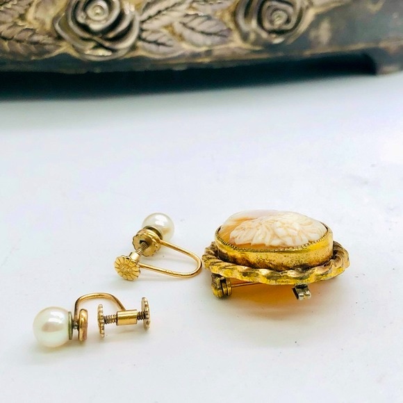 Antique Vintage Left Facing Cameo Pendant & Pearl Earrings - Picture 11 of 12